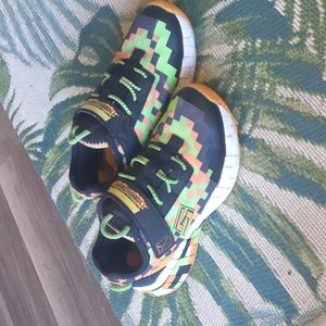 Minecraft sketchers Boys shoes size 2